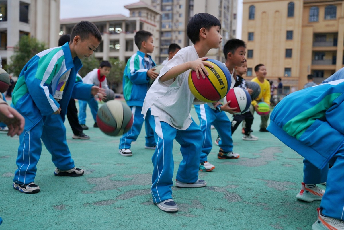 老年篮球爱好者如何安全参与比赛_2